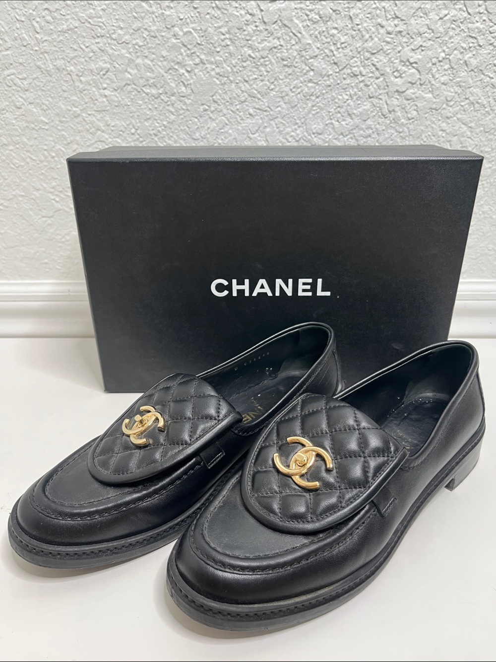 Chanel Lambskin Quilted CC Turnlock Loafers Sz 39.5
